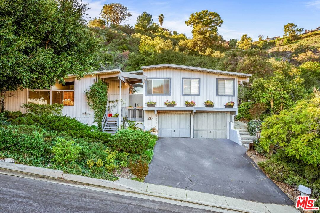 Property photo for 2436 Arbutus Dr, Los Angeles, CA
