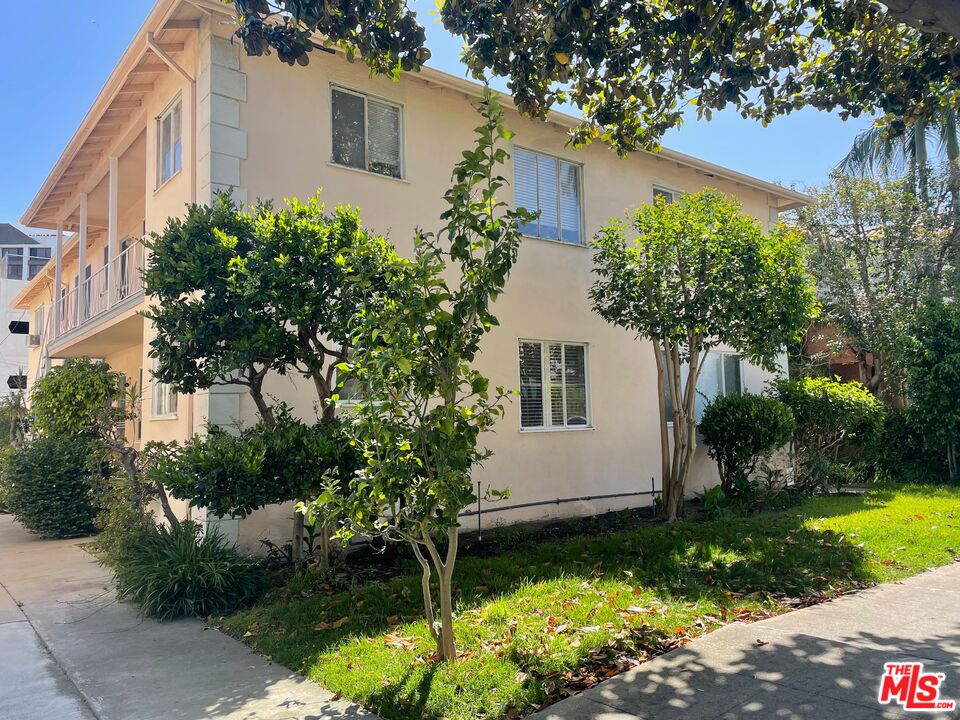 Property photo for 1252 Smithwood Dr, Los Angeles, CA