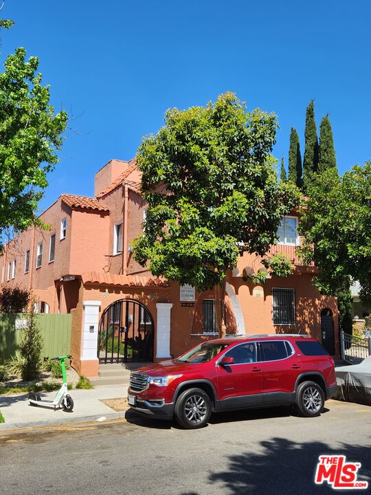 Property photo for 1217 Cedar Ave, Long Beach, CA