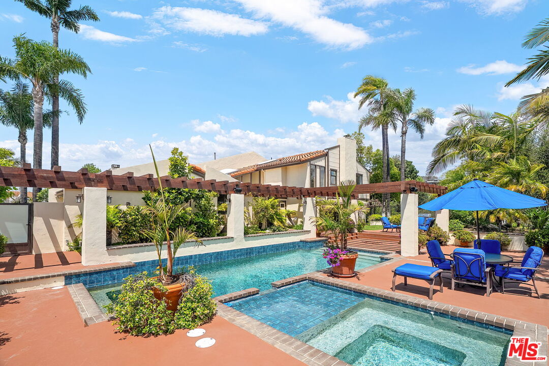 Property photo for 2528 Angelo Dr, Los Angeles, CA