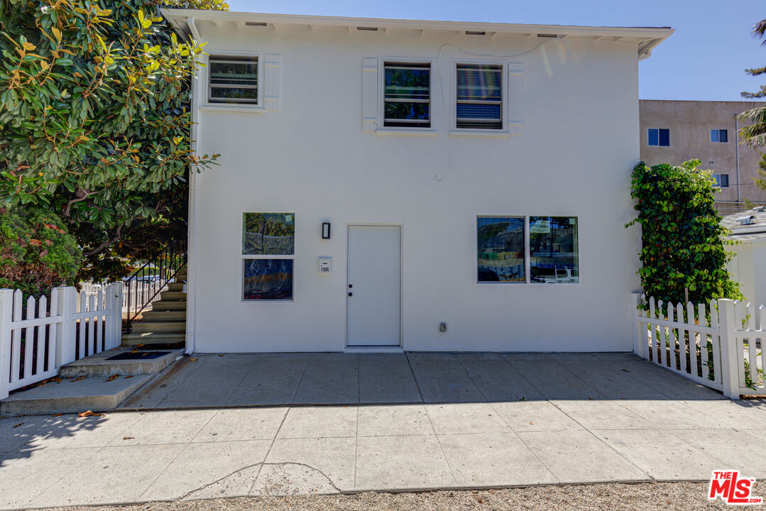 Property photo for 11906 Rochester, Los Angeles, CA