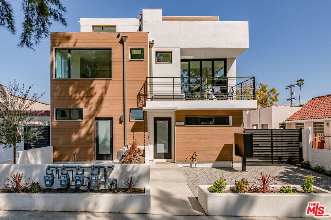 Property photo for 836 N Mccadden Pl, Los Angeles, CA