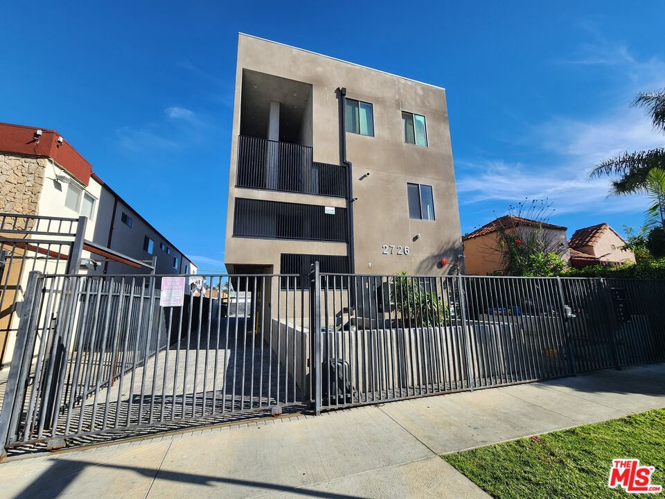 Property photo for 2726 S Cochran Ave, #101, Los Angeles, CA