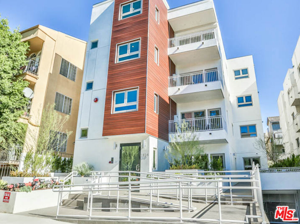 Property photo for 1424 S BENTLEY AVE, #402, Los Angeles, CA