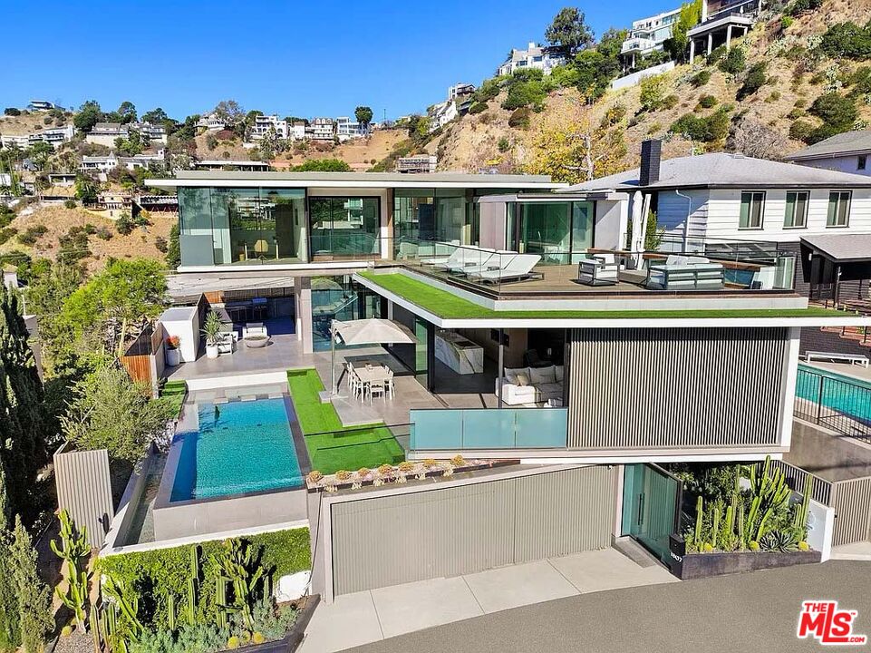 Property photo for 1807 Blue Heights Dr Dr, Los Angeles, CA