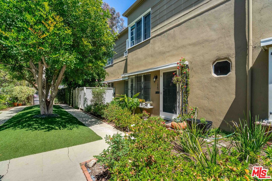 Property photo for 6512 W Olympic Blvd, Los Angeles, CA
