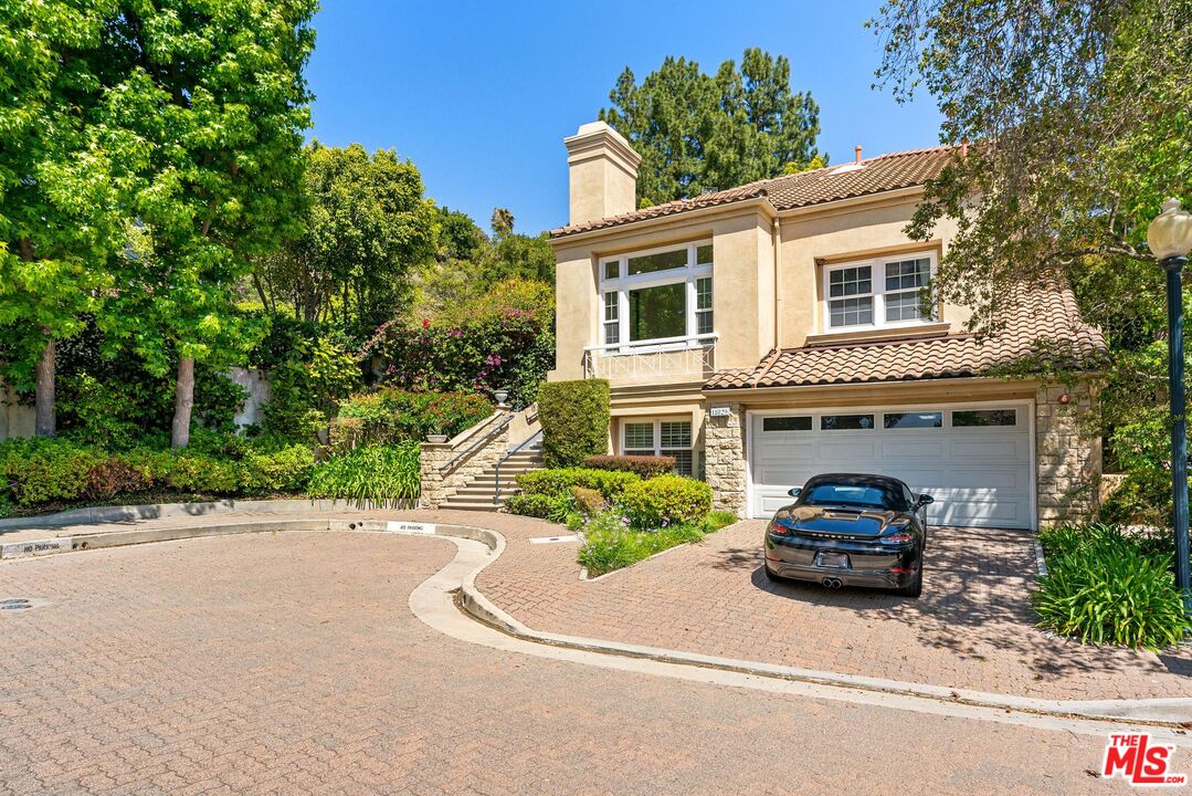 Property photo for 11829 Henley Ln, Los Angeles, CA