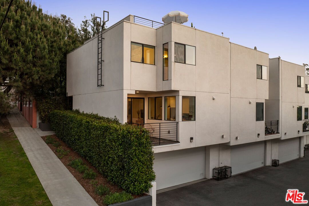 Property photo for 2152 Clifford St, Los Angeles, CA