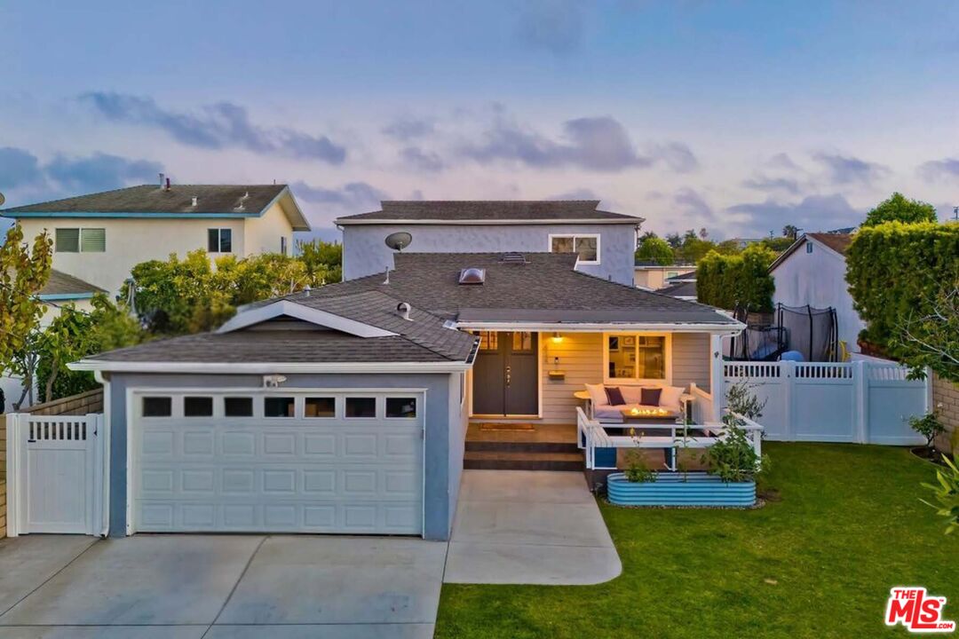 Property photo for 434 W Maple Ave, El Segundo, CA