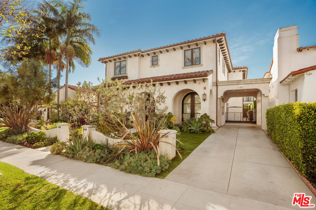 Property photo for 331 S Canon Dr, Beverly Hills, CA