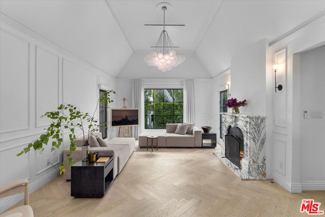 Property photo for 161 S Laurel Ave, Los Angeles, CA
