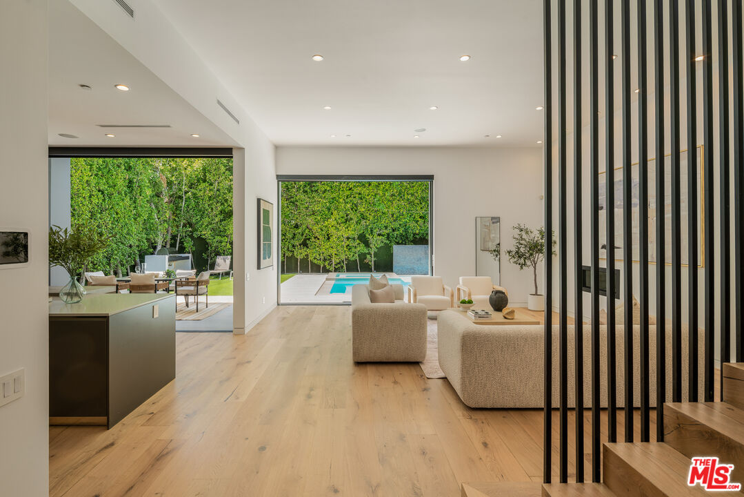 Property photo for 637 N Crescent Heights Blvd, Los Angeles, CA