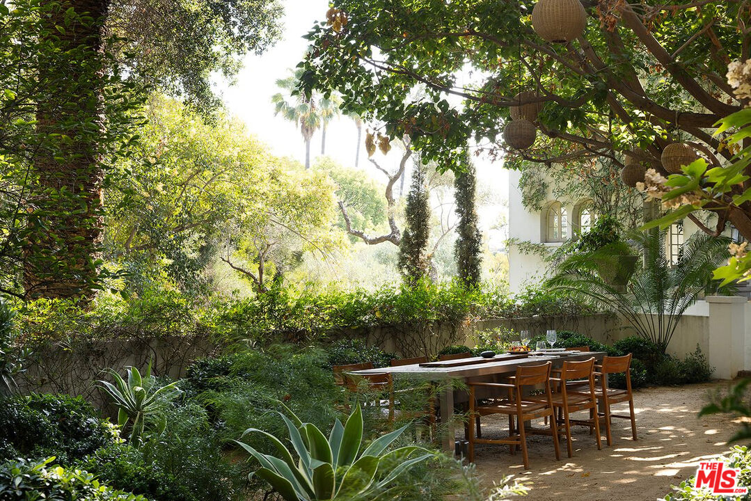 Property photo for 2000 De Mille Dr, Los Angeles, CA