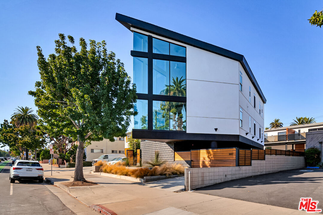 Property photo for 1447 11th St, Santa Monica, CA