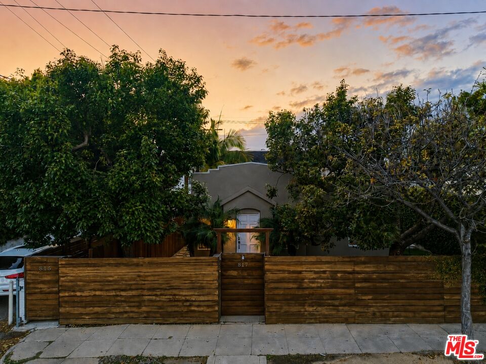 Property photo for 817 Broadway St, Venice, CA