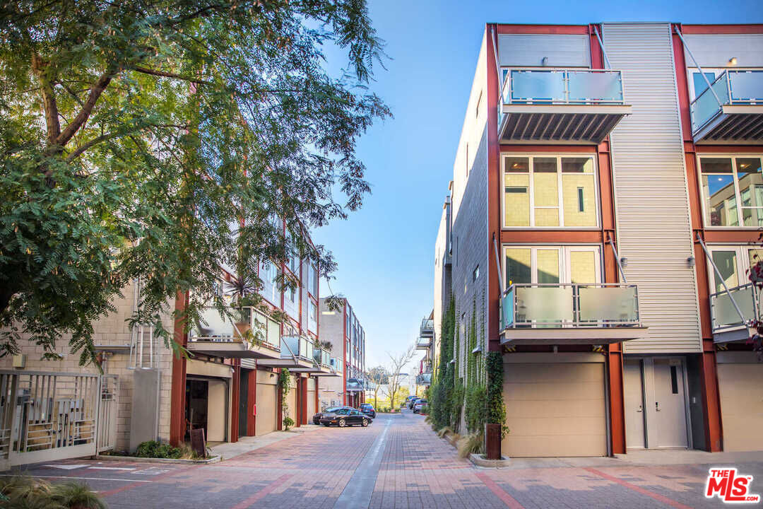 Property photo for 3450 Cahuenga Blvd, #601, Los Angeles, CA