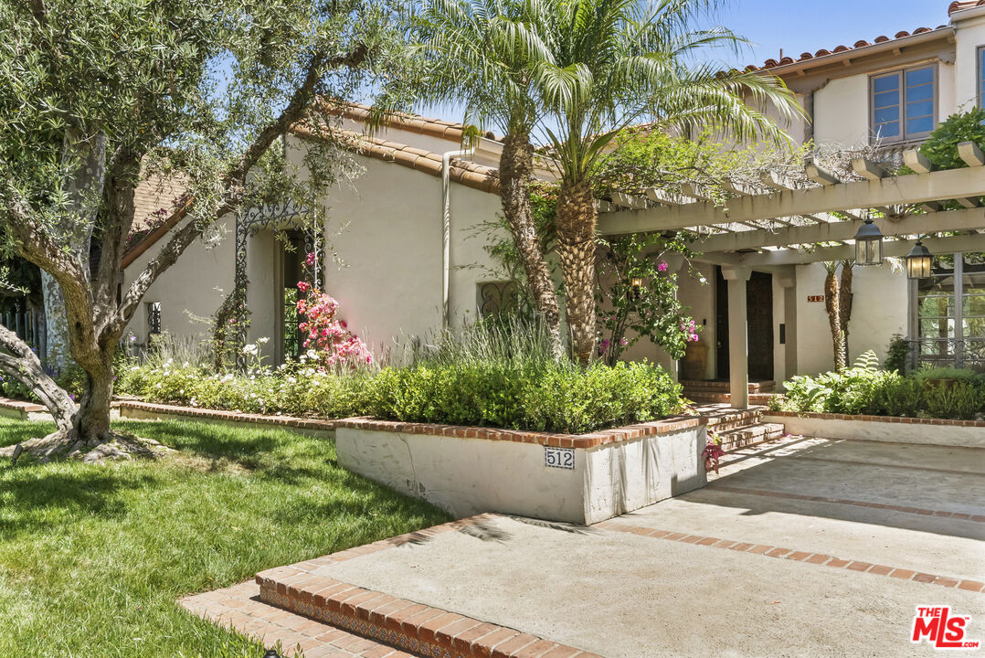 Property photo for 512 N Palm Dr, Beverly Hills, CA