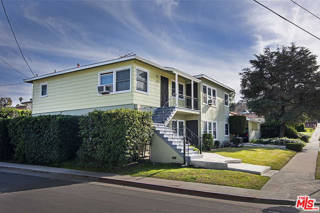 Property photo for 1444 HAZELWOOD AVE, Los Angeles, CA