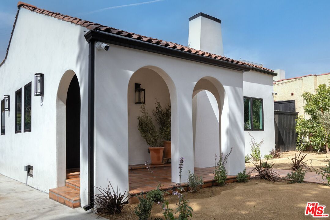Property photo for 2101 Yosemite Dr, Los Angeles, CA