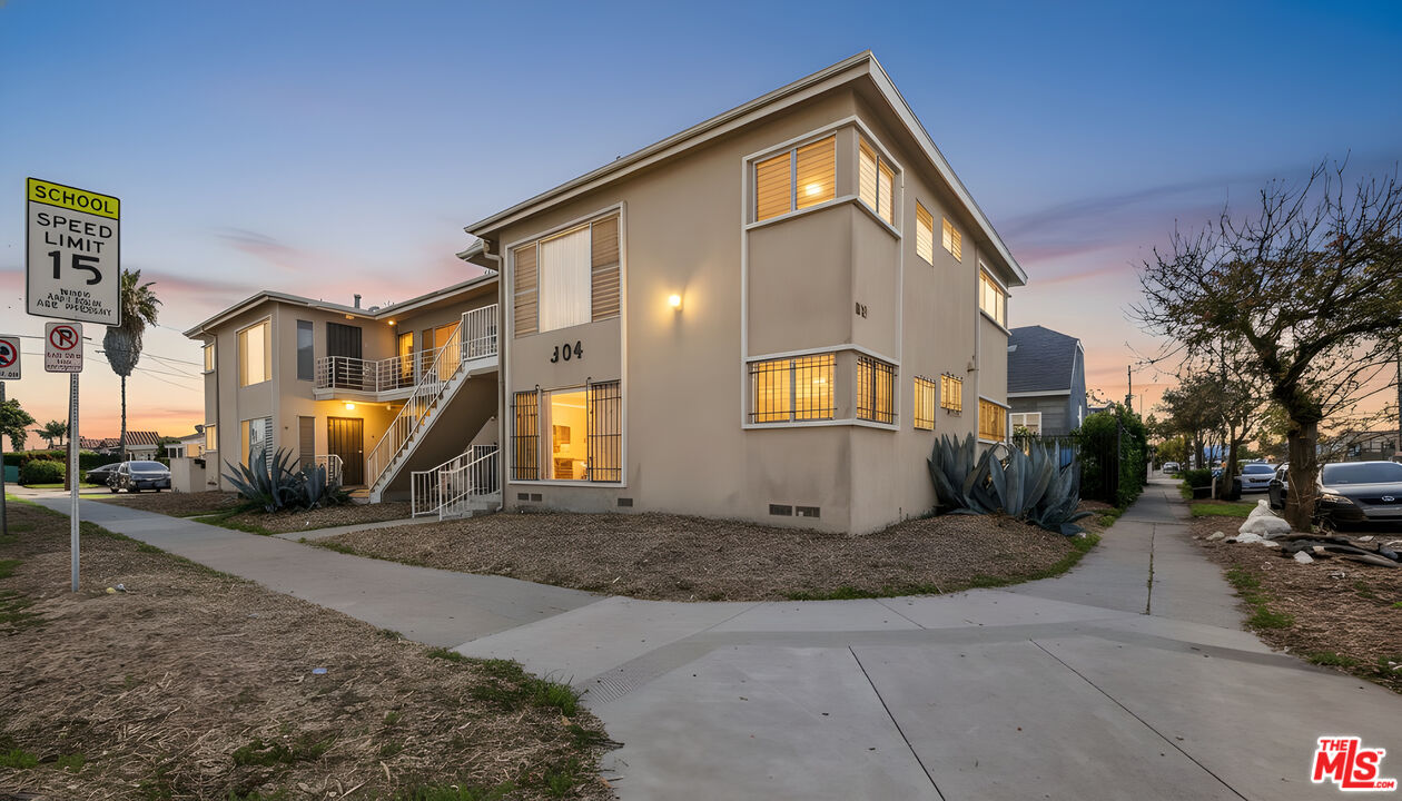 Property photo for 304 E 95th St, #6, Los Angeles, CA