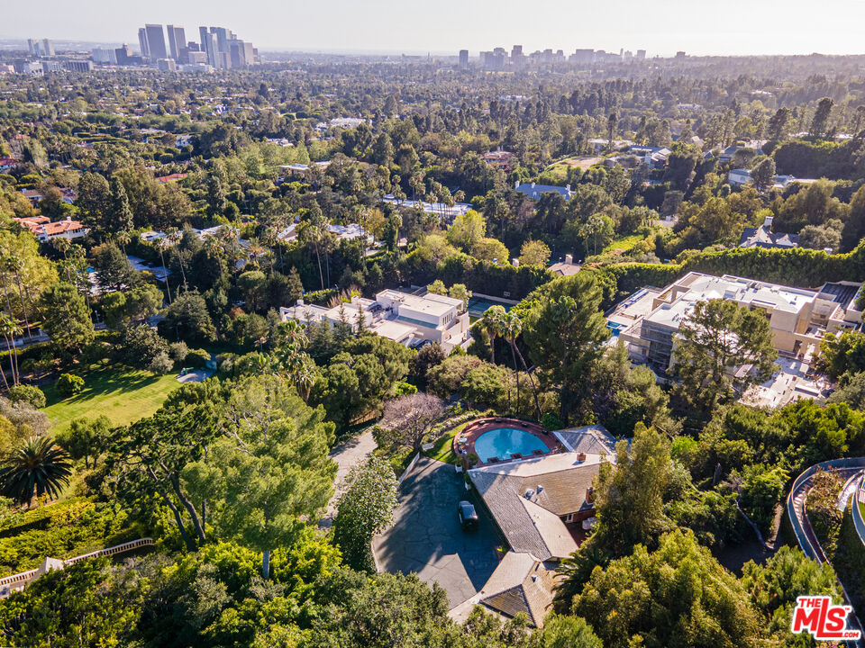 Property photo for 1114 Calle Vista Dr, Beverly Hills, CA