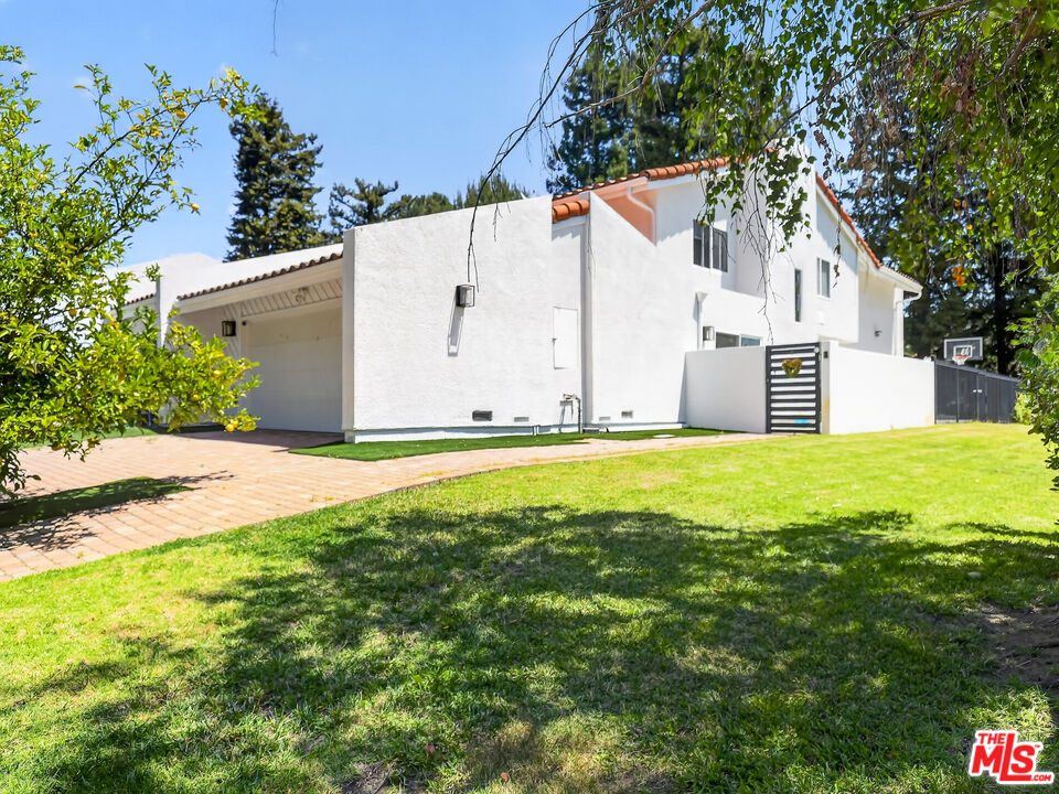 Property photo for 2670 Claray Dr, Los Angeles, CA