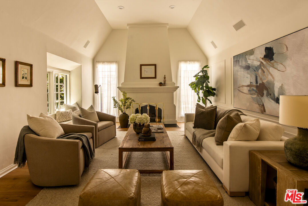 Property photo for 102 N Laurel Ave, Los Angeles, CA