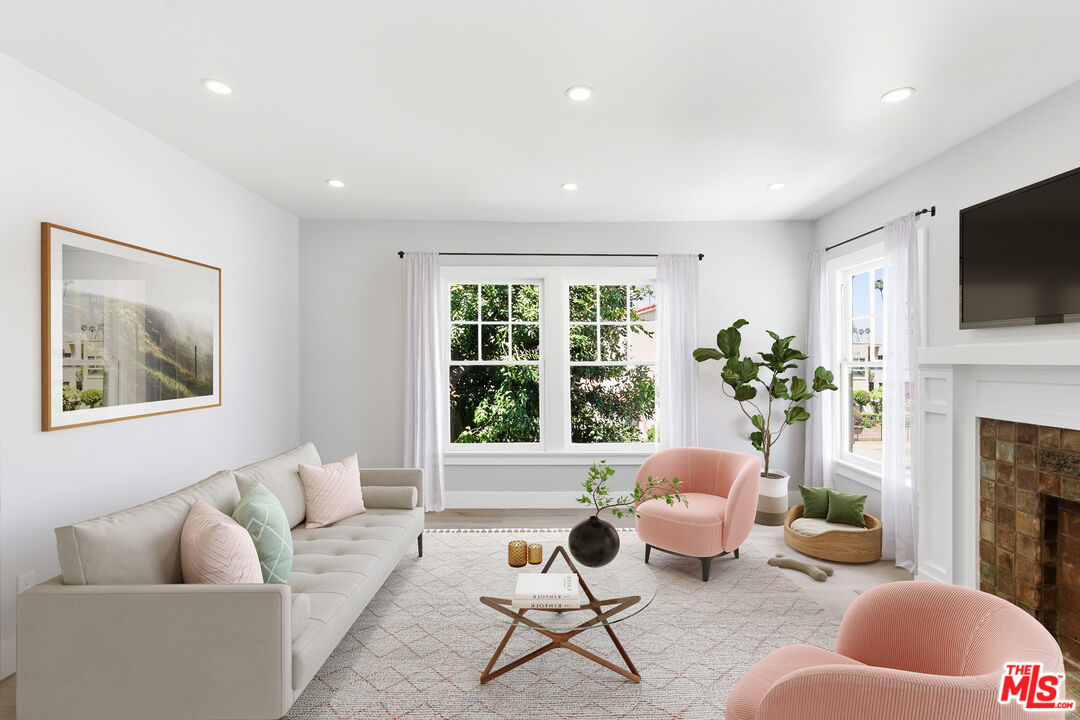 Property photo for 224 N New Hampshire Ave, Los Angeles, CA