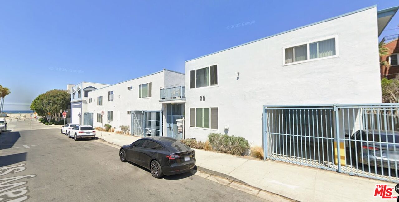 Property photo for 25 Navy St, #12, Venice, CA
