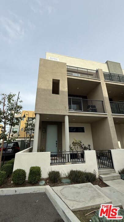 Property photo for 5079 Cedar Ave, Long Beach, CA