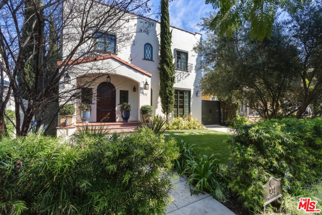 Property photo for 934 S Mullen Ave, Los Angeles, CA