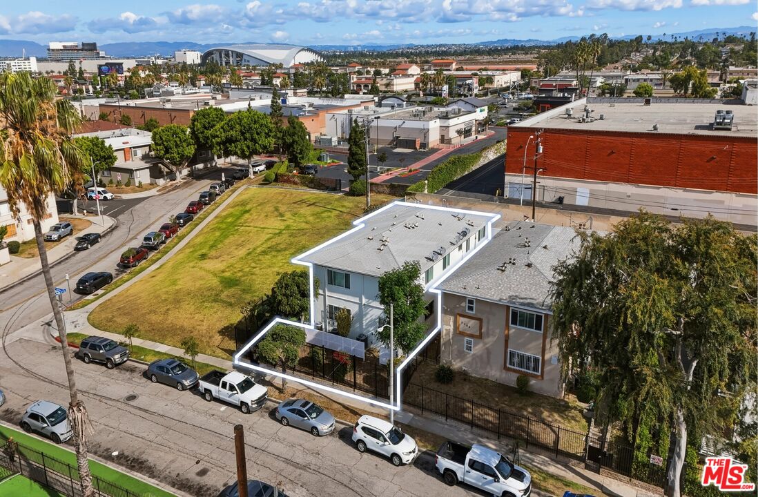 Property photo for 3213 Bartdon Ave, Inglewood, CA