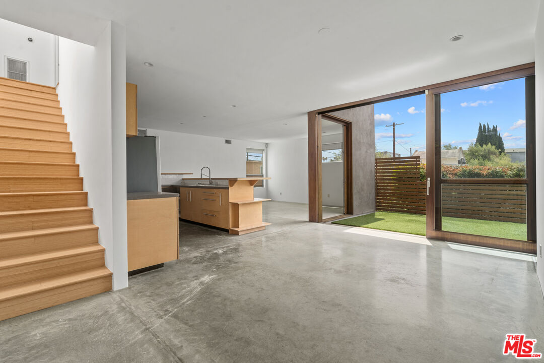 Property photo for 802 Indiana Ave, Venice, CA