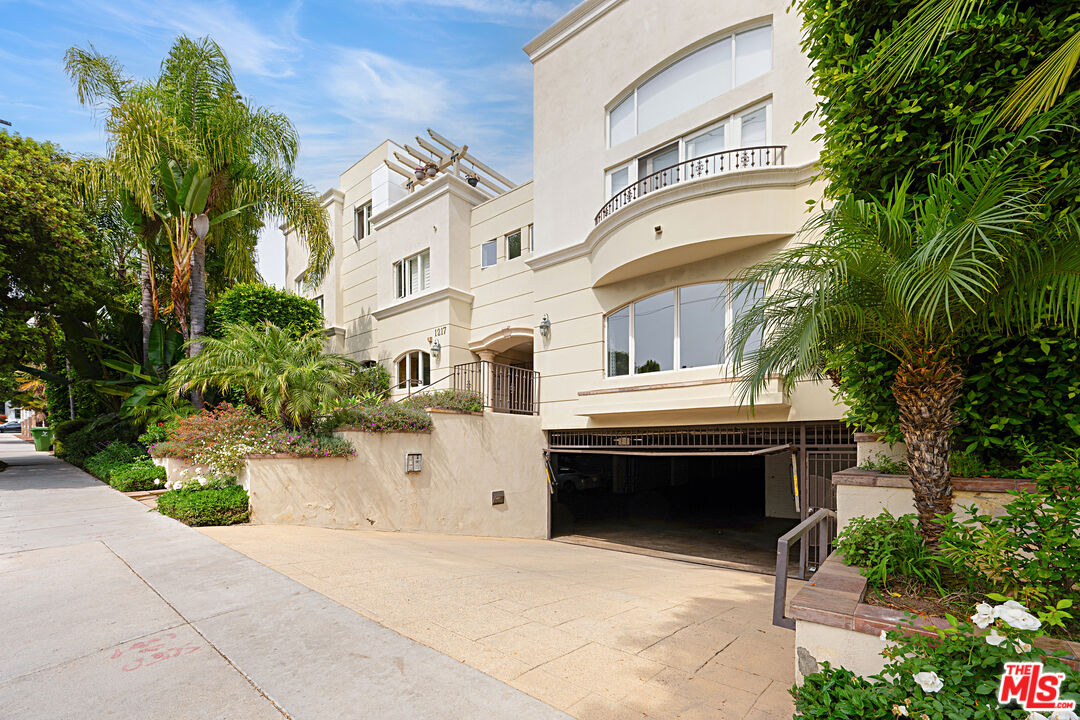 Property photo for 1217 Yale St, #103, Santa Monica, CA