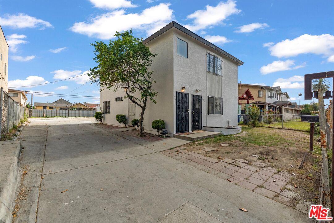 Property photo for 633 W 75th St, Los Angeles, CA