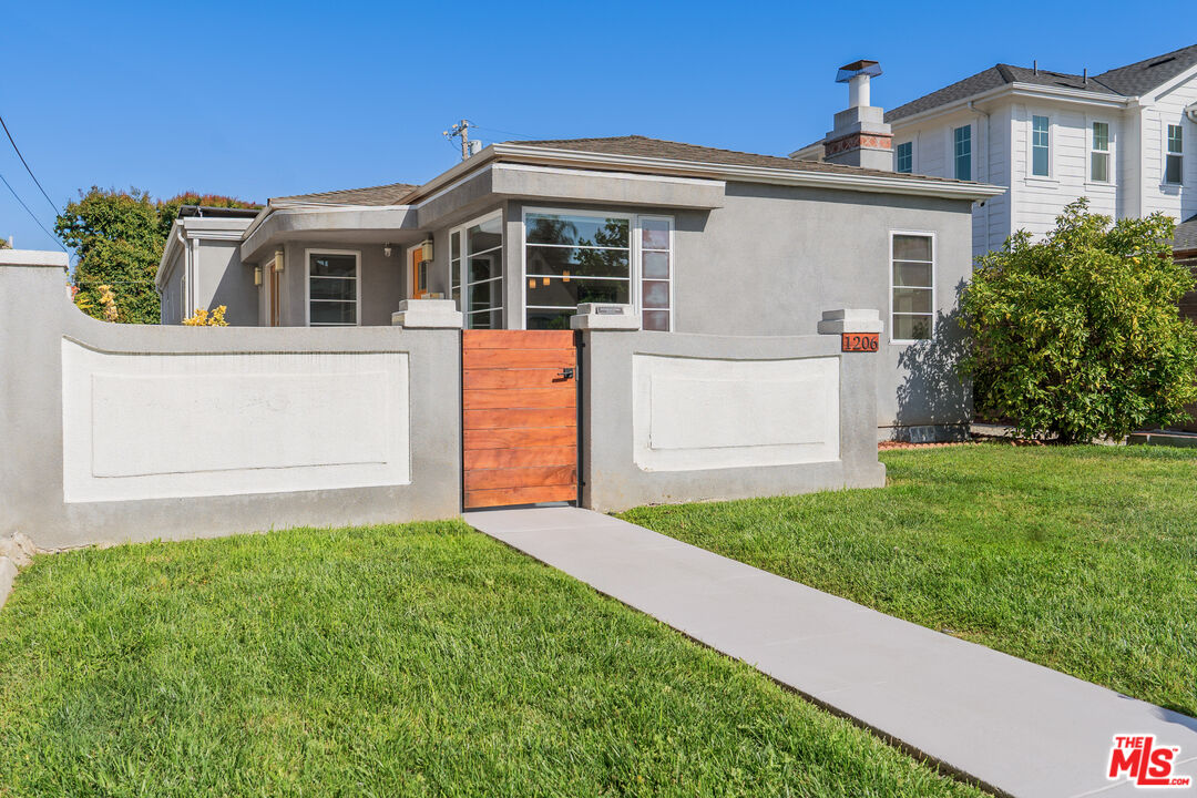 Property photo for 1206 S Burnside Ave, Los Angeles, CA