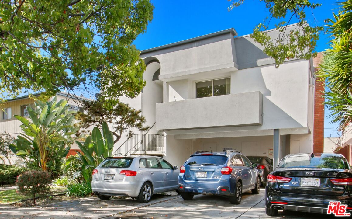 Property photo for 3735 Mentone Ave, Los Angeles, CA