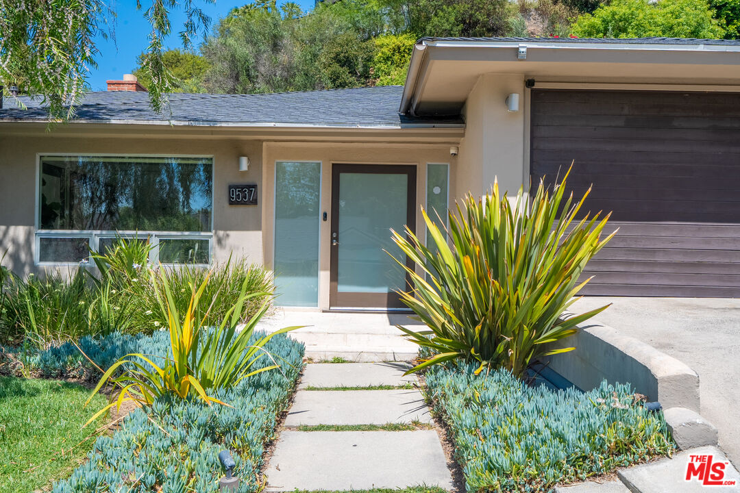 Property photo for 9537 Dalegrove Dr, Beverly Hills, CA