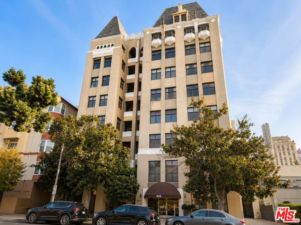 Property photo for 634 S Gramercy Pl, #200, Los Angeles, CA