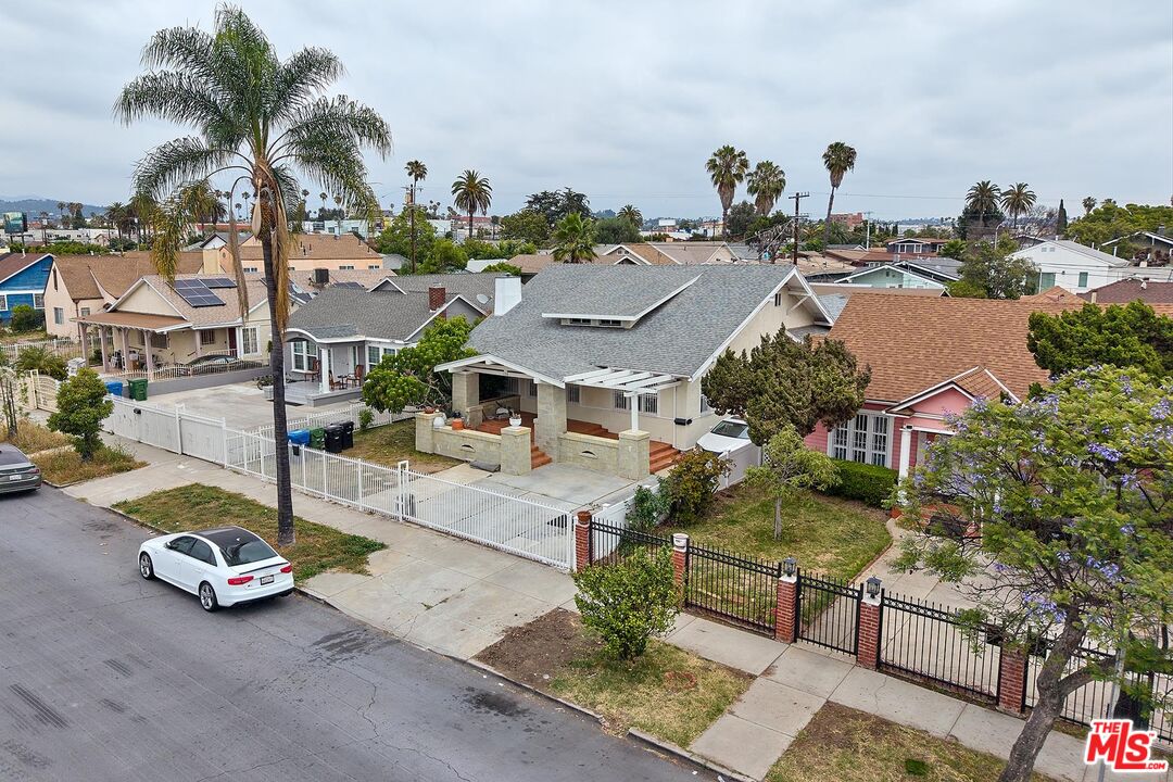 Property photo for 136 N Serrano Ave, Los Angeles, CA