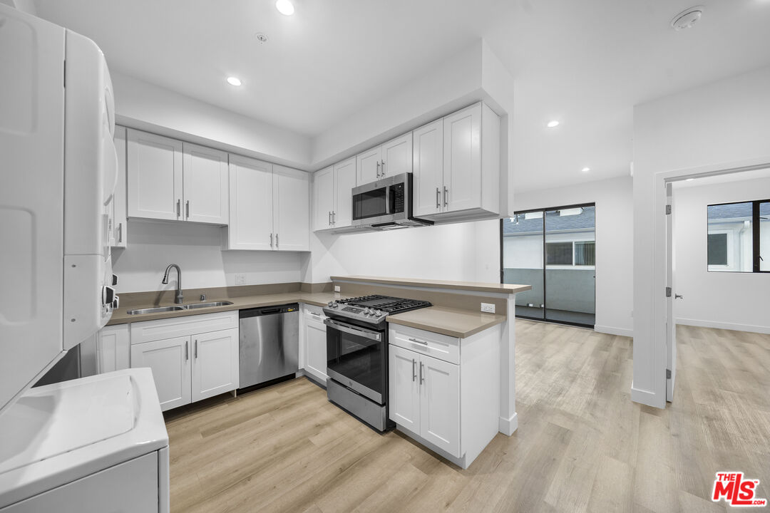 Property photo for 5612 Lexington Ave, #203, Los Angeles, CA