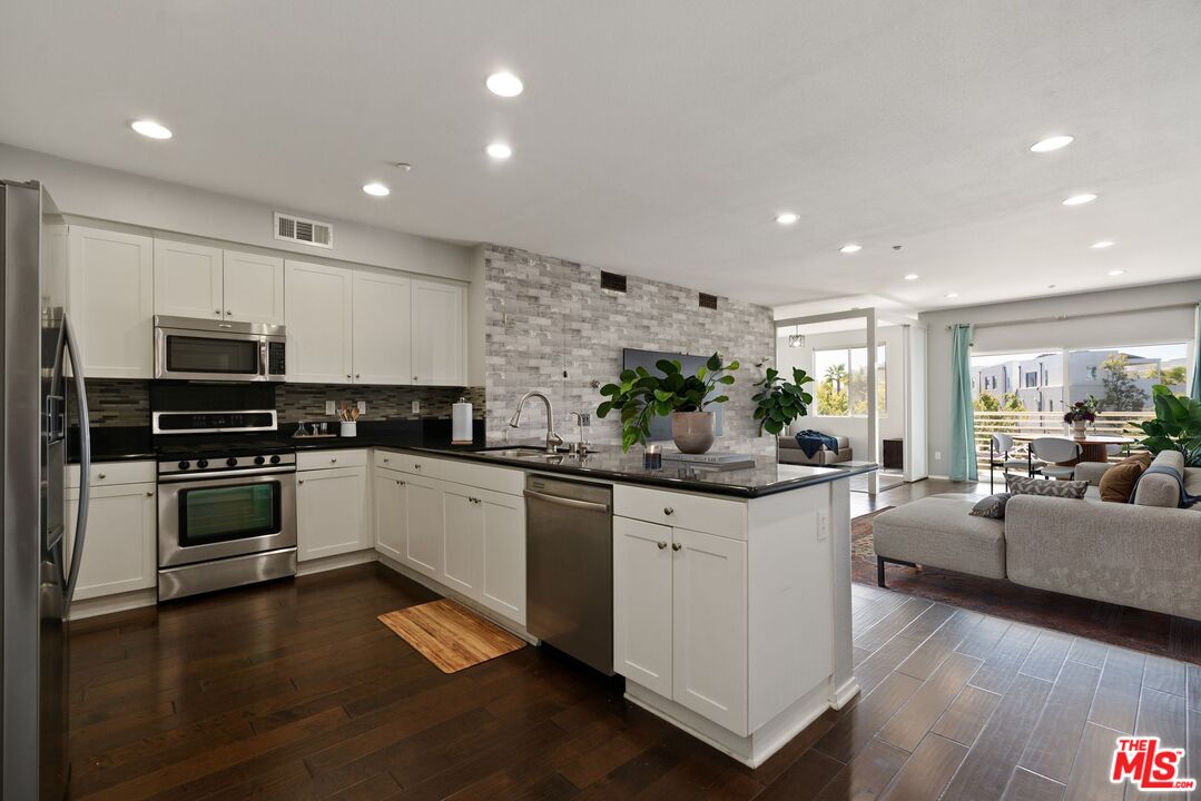 Property photo for 13126 Union Ave, #203, Hawthorne, CA