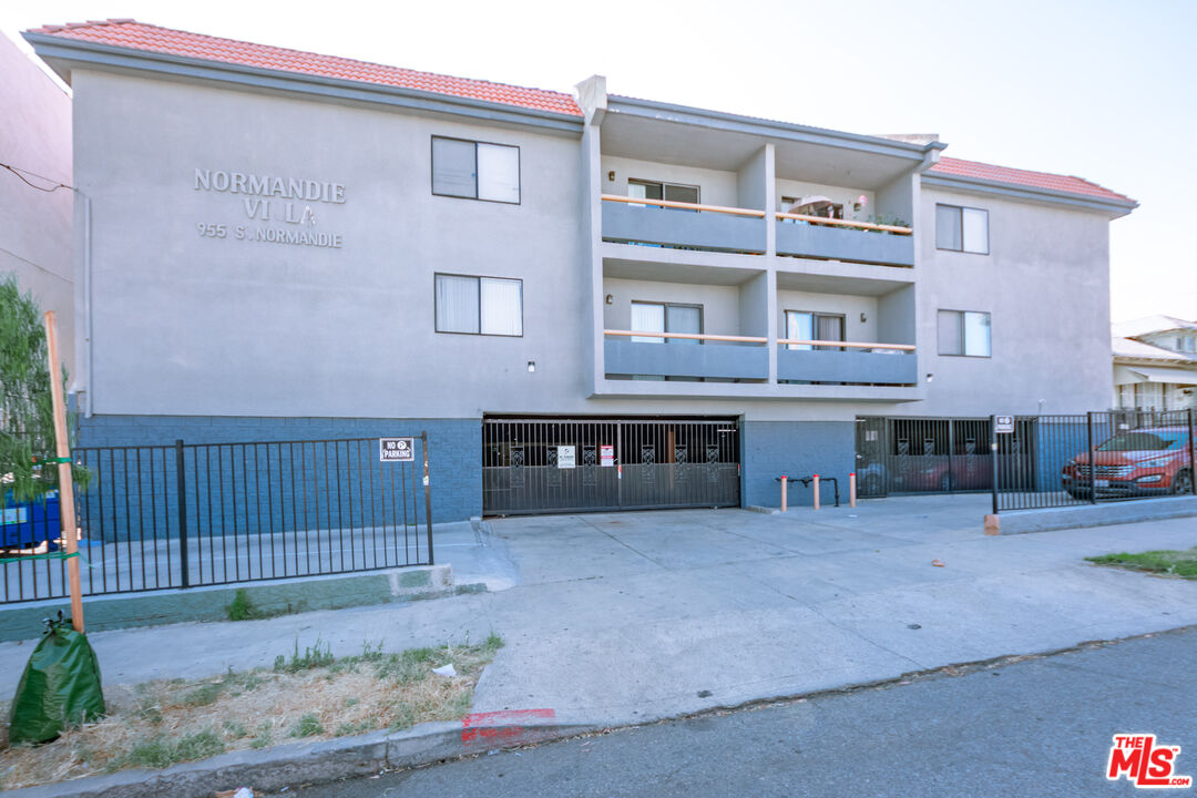 Property photo for 955 S Normandie Ave, Los Angeles, CA