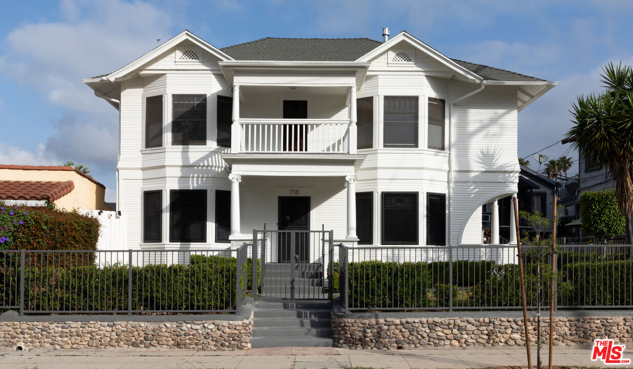 Property photo for 713 S Chicago St, Los Angeles, CA