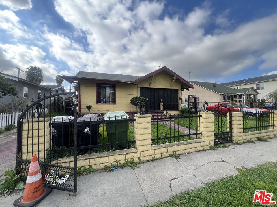 Property photo for 142 W 85th St, Los Angeles, CA
