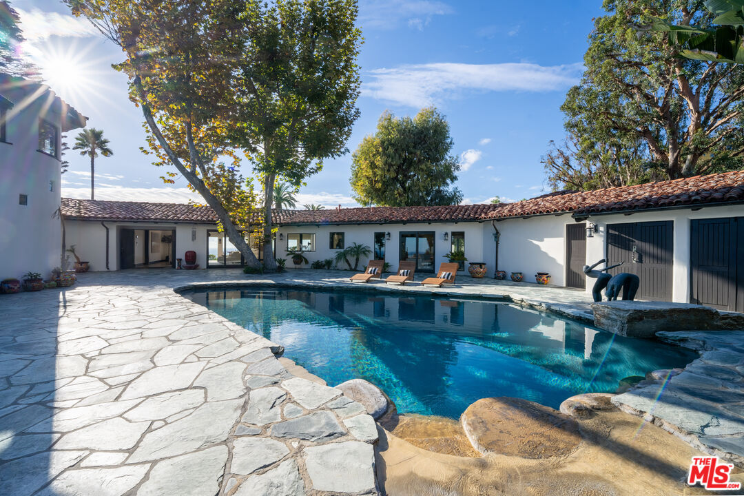 Property photo for 21607 Rambla Vista Dr, Malibu, CA