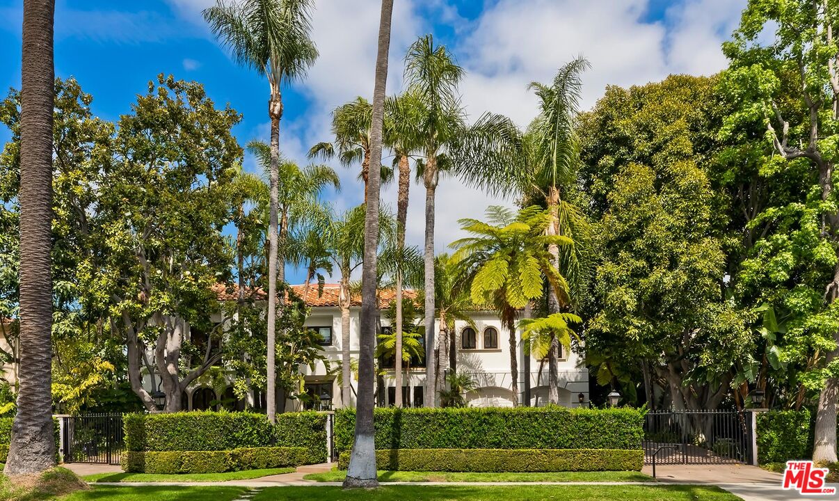 Property photo for 812 N Bedford Dr, Beverly Hills, CA