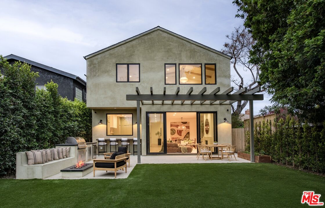 Property photo for 1016 Palms Blvd, Venice, CA