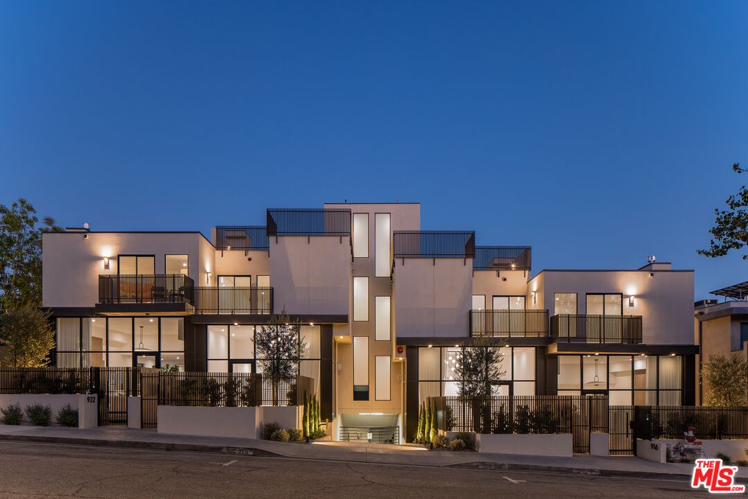 Property photo for 924 N West Knoll Dr, West Hollywood, CA