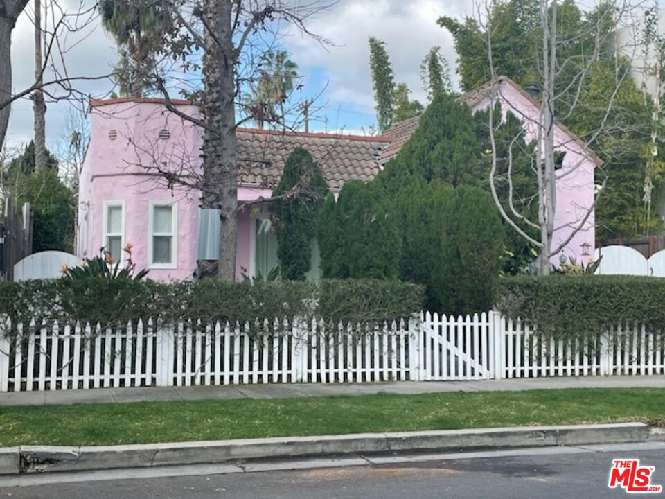 Property photo for 459 S Holt Ave, Los Angeles, CA